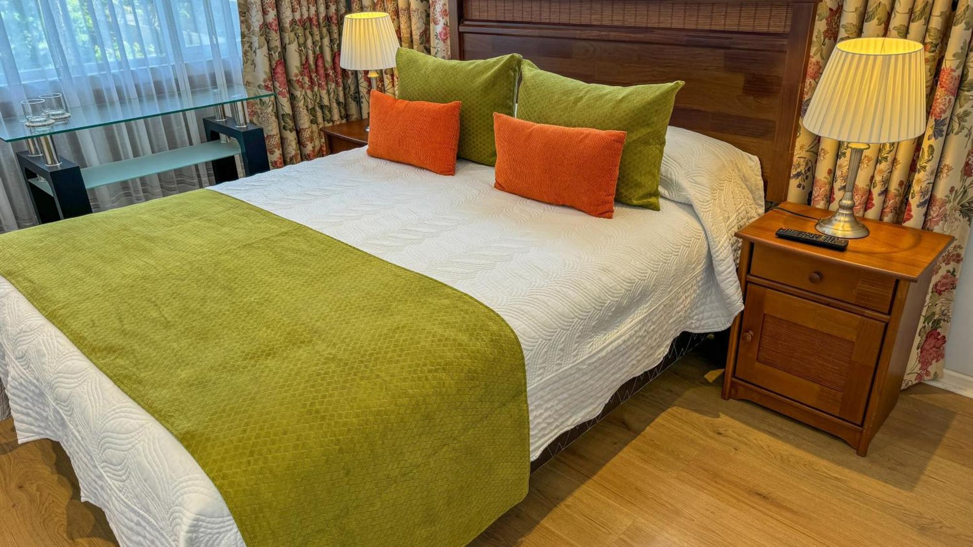 Hotel Puerta Del Lago Puerto Varas Exteriör bild